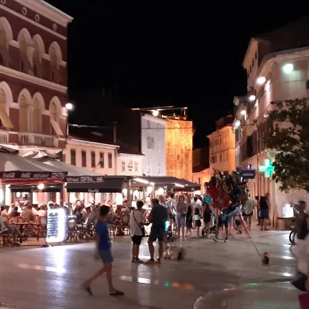 Parentium Town Center 公寓 *